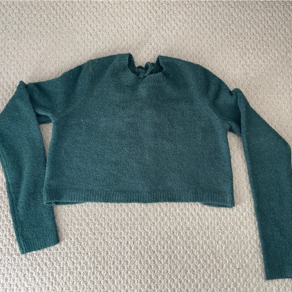 OPEN BACK FUZZY SWEATER - Picture 4 of 6